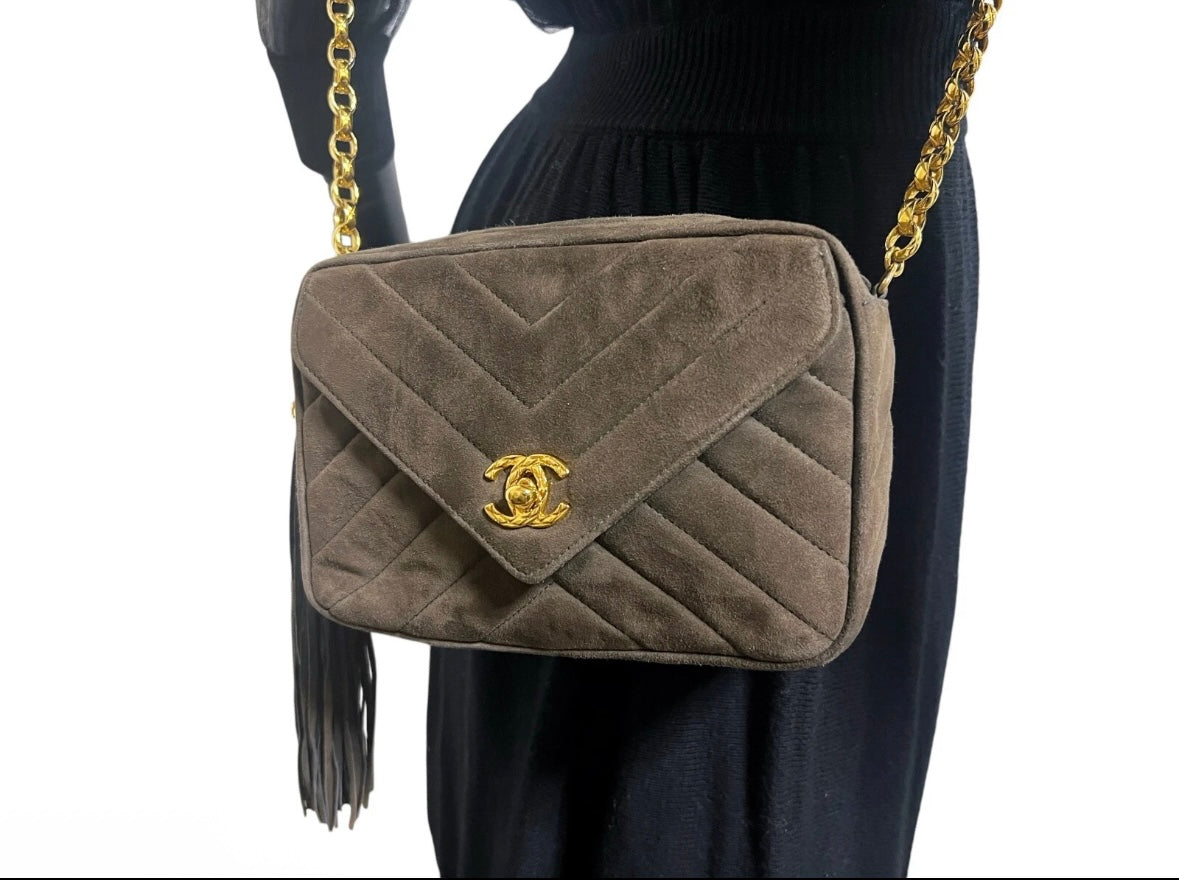 Vintage CHANEL Chevron V-Line Fringe Bijou Chain Shoulder Bag – Brown Suede