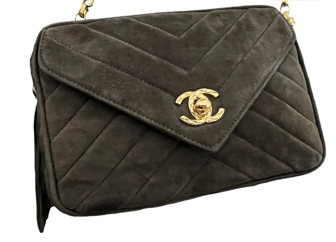 Vintage CHANEL Chevron V-Line Fringe Bijou Chain Shoulder Bag – Brown Suede
