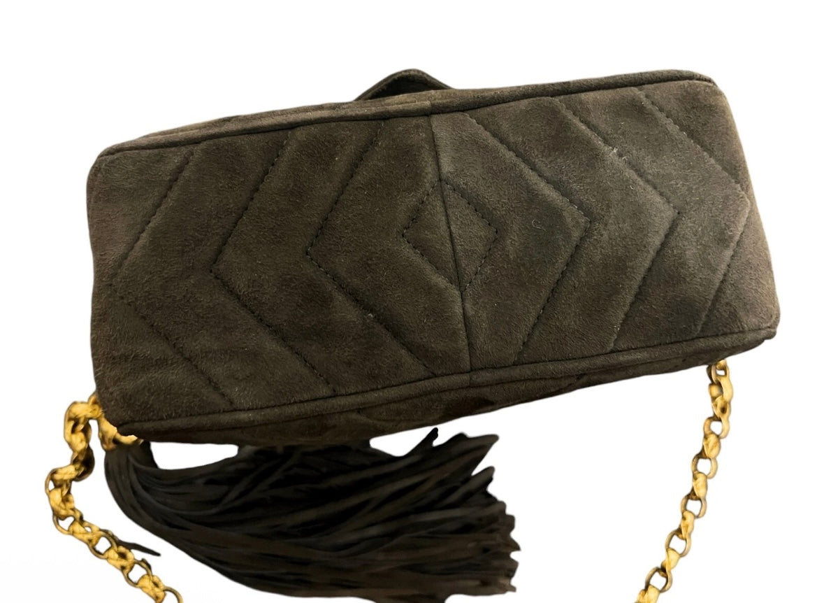 Vintage CHANEL Chevron V-Line Fringe Bijou Chain Shoulder Bag – Brown Suede