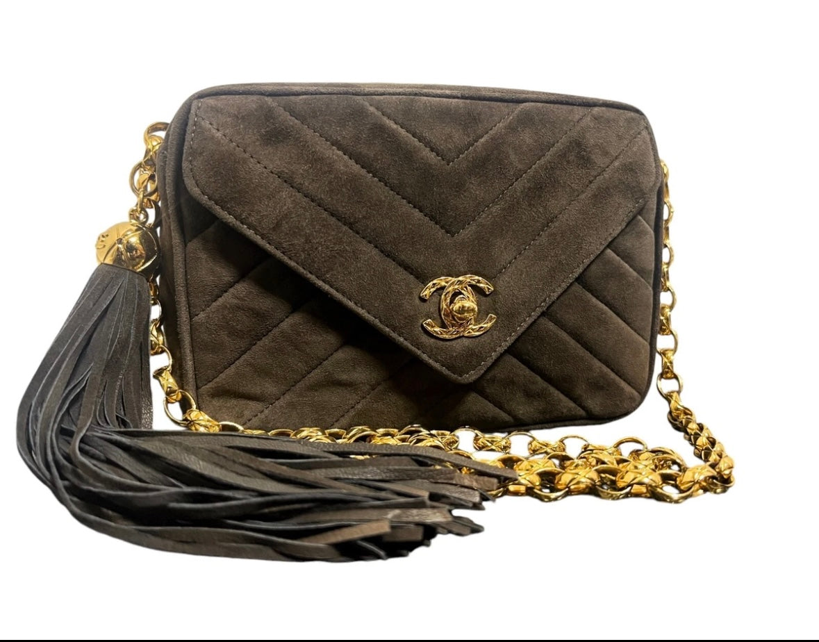 Vintage CHANEL Chevron V-Line Fringe Bijou Chain Shoulder Bag – Brown Suede