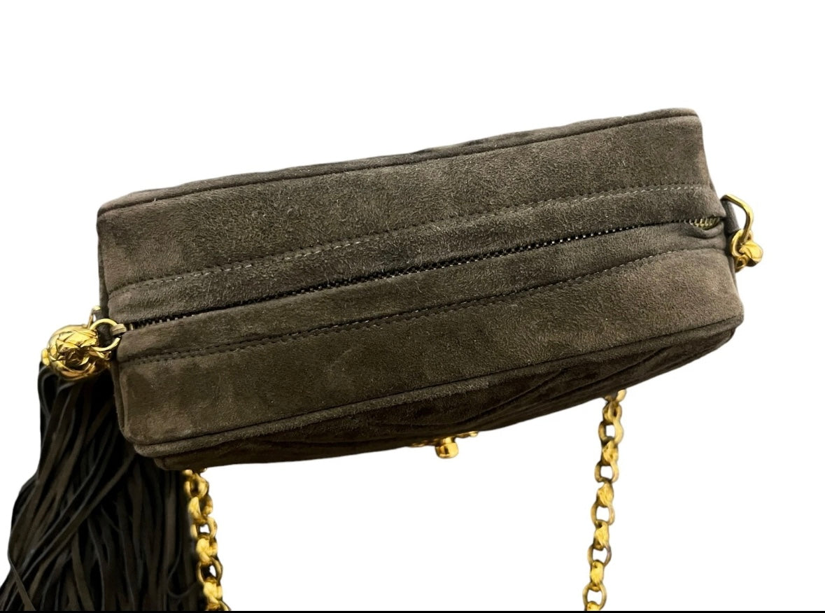 Vintage CHANEL Chevron V-Line Fringe Bijou Chain Shoulder Bag – Brown Suede