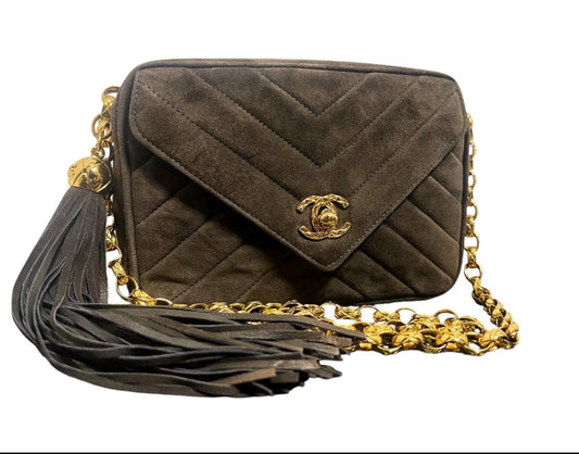 Vintage CHANEL Chevron V-Line Fringe Bijou Chain Shoulder Bag – Brown Suede