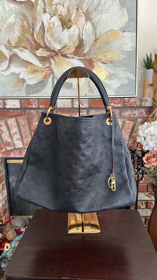 Preloved Authentic Louis Vuitton Navy Blue Artsy